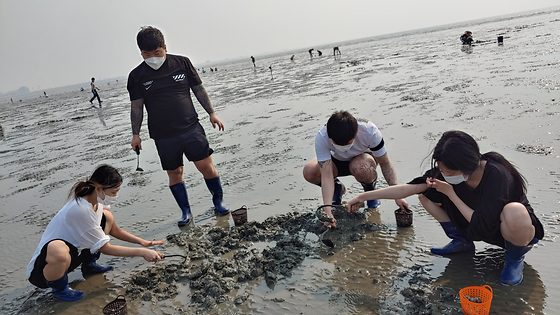 친구들과 조개체험하기