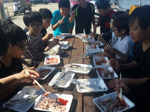 물고기잡고 맛있게 시식중