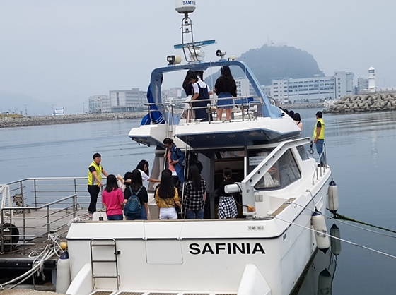 서울 잠실여고 2학년생들이 수학 여행 중에 어촌체험을 하러 왔습니다